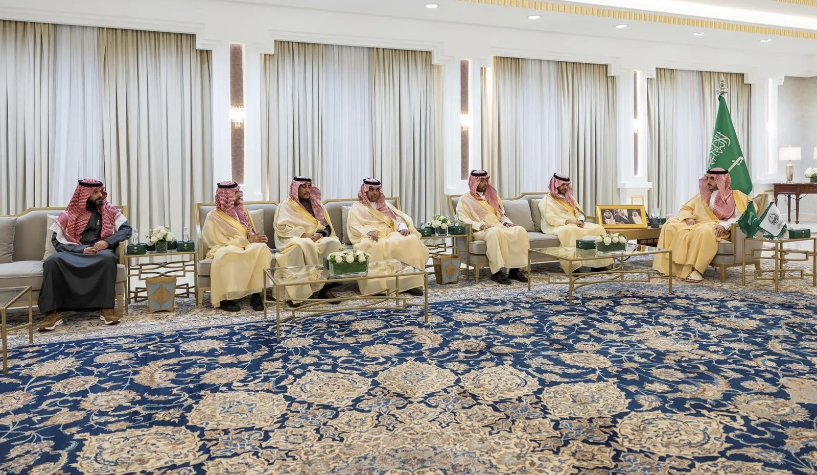 استقبل صاحبُ السموِّ الملكي الأمير فيصل بن نواف بن عبدالعزيز أميرُ منطقة الجوف، في مكتبه بالإمارة اليوم، معالي مساعد وزير الموارد البشرية والتنمية الاجتماعية للخدمات المشتركة الأستاذ إسماعيل بن سعيد الغامدي، يرافقه عددٌ من قيادات الوزارة
