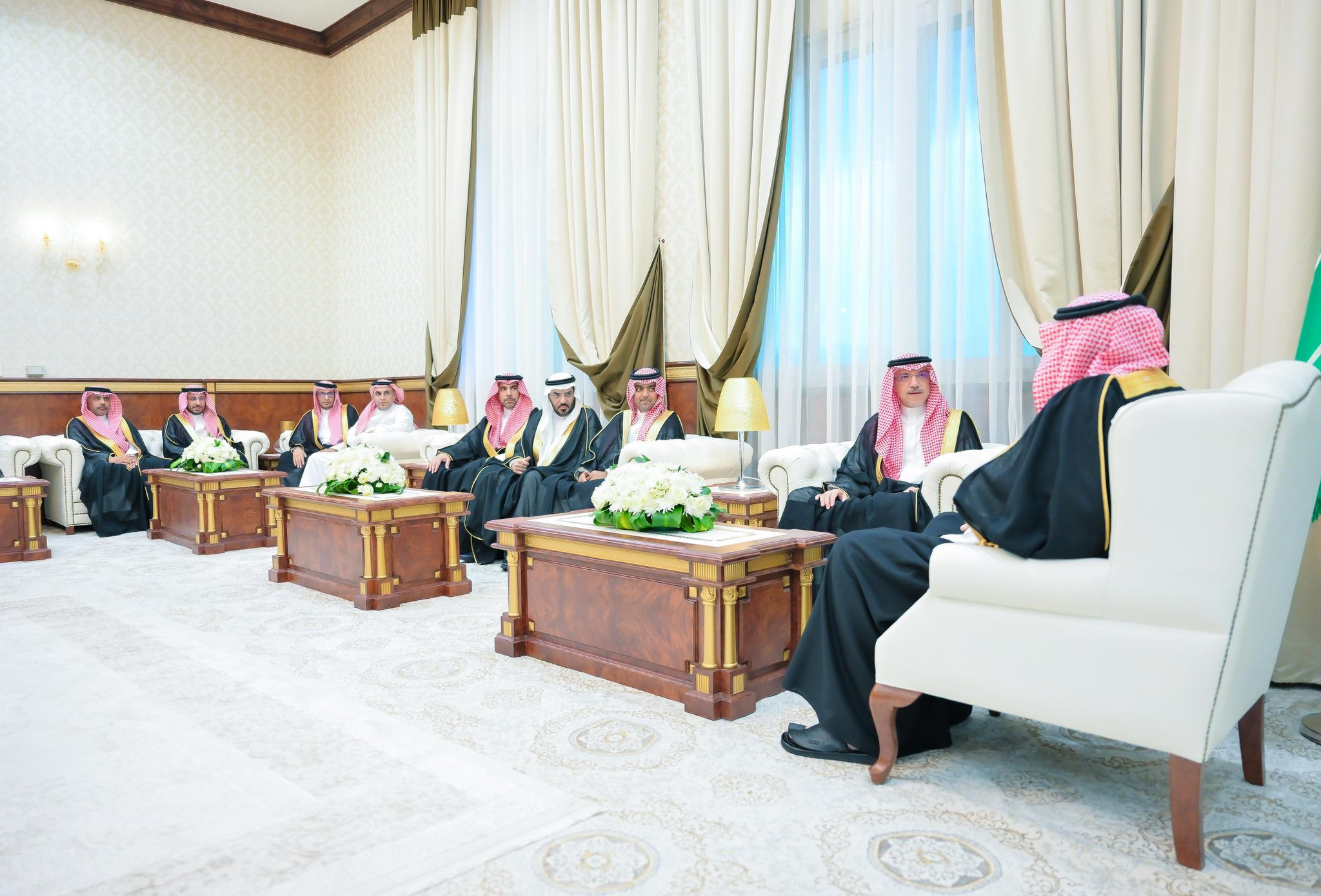 أمير الباحة يستقبل نائب الوزير للتنمية الاجتماعية