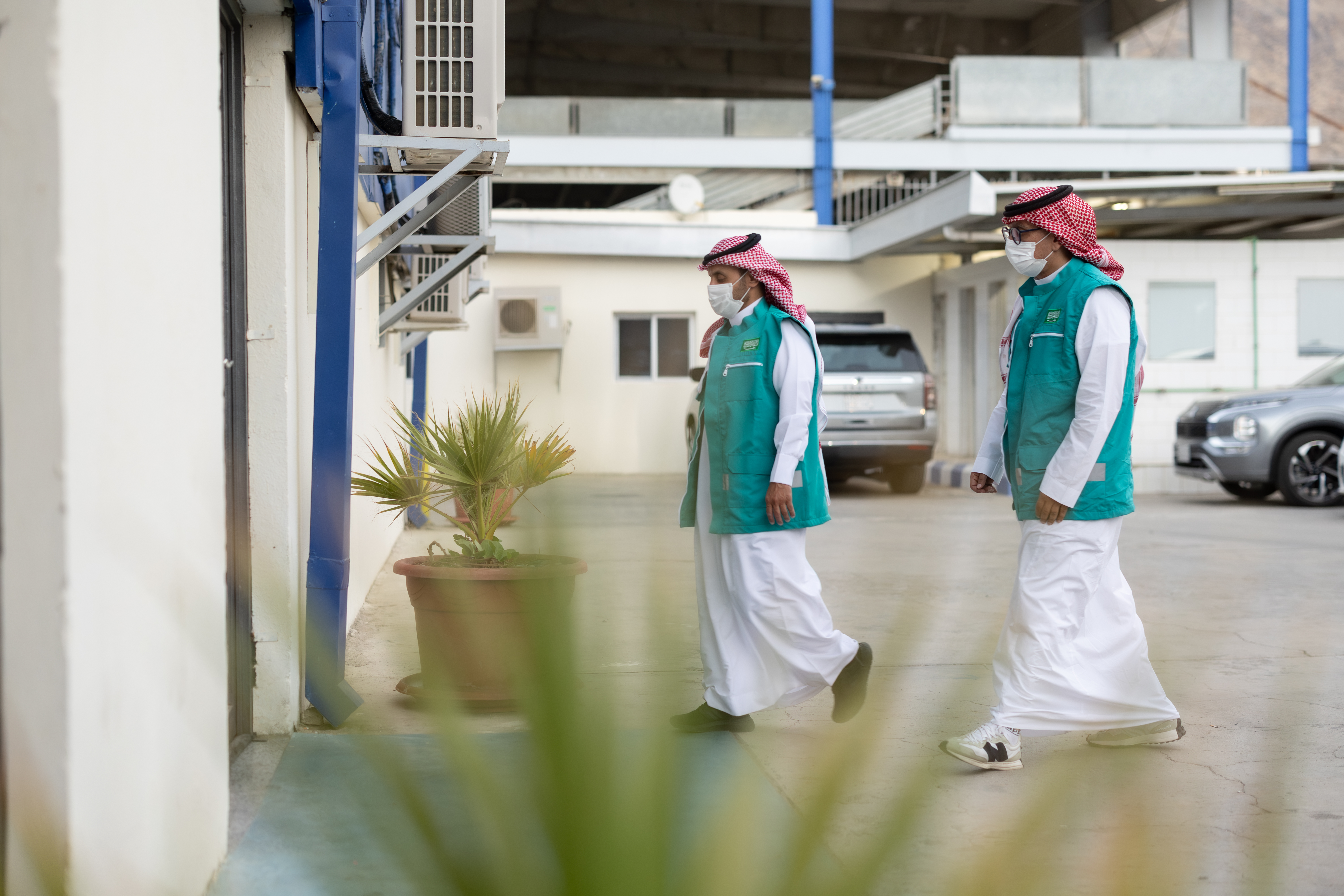 الفرق الرقابية بوزارة الموارد البشرية تواصل أعمالها 