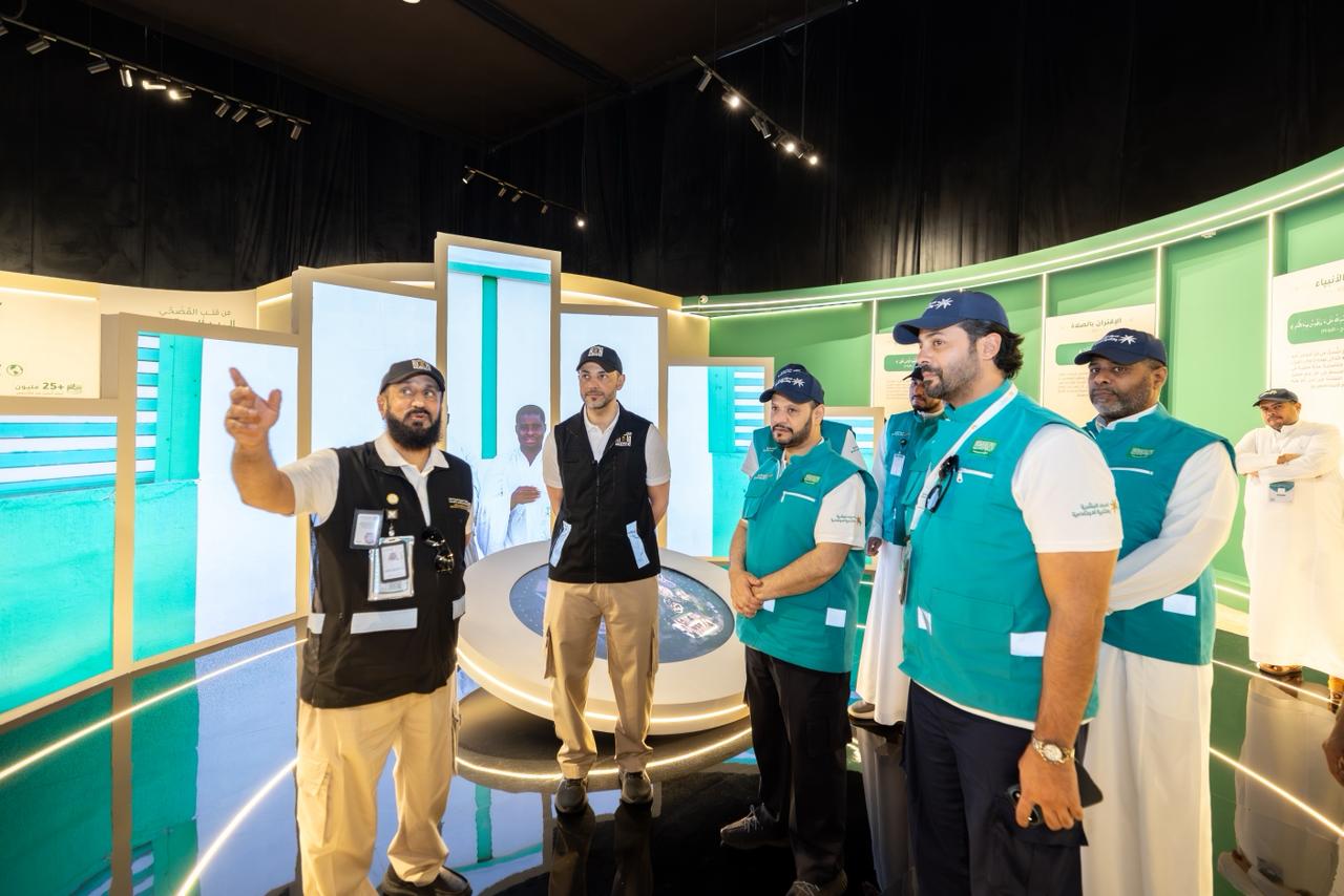 مساعد وزير الموارد البشرية والتنمية الاجتماعية يلتقي وزير الحج والعمرة والرئيس التنفيذي للهيئة الملكية لمدينة مكة المكرمة والمشاعر المقدسة